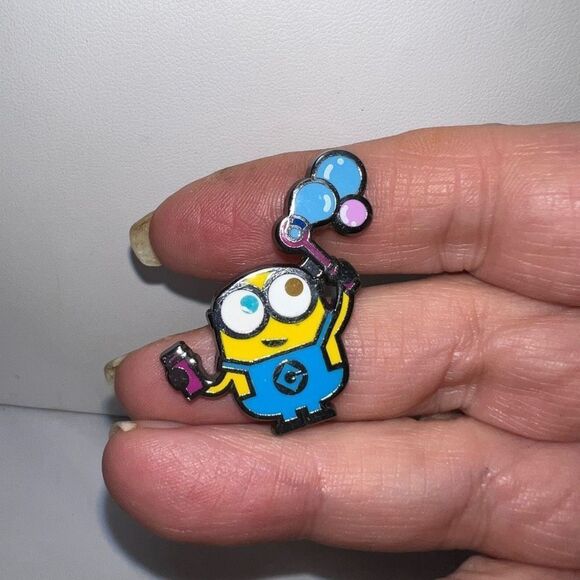 Universal Studios Minion Numbered Pin - Picture 10 of 11